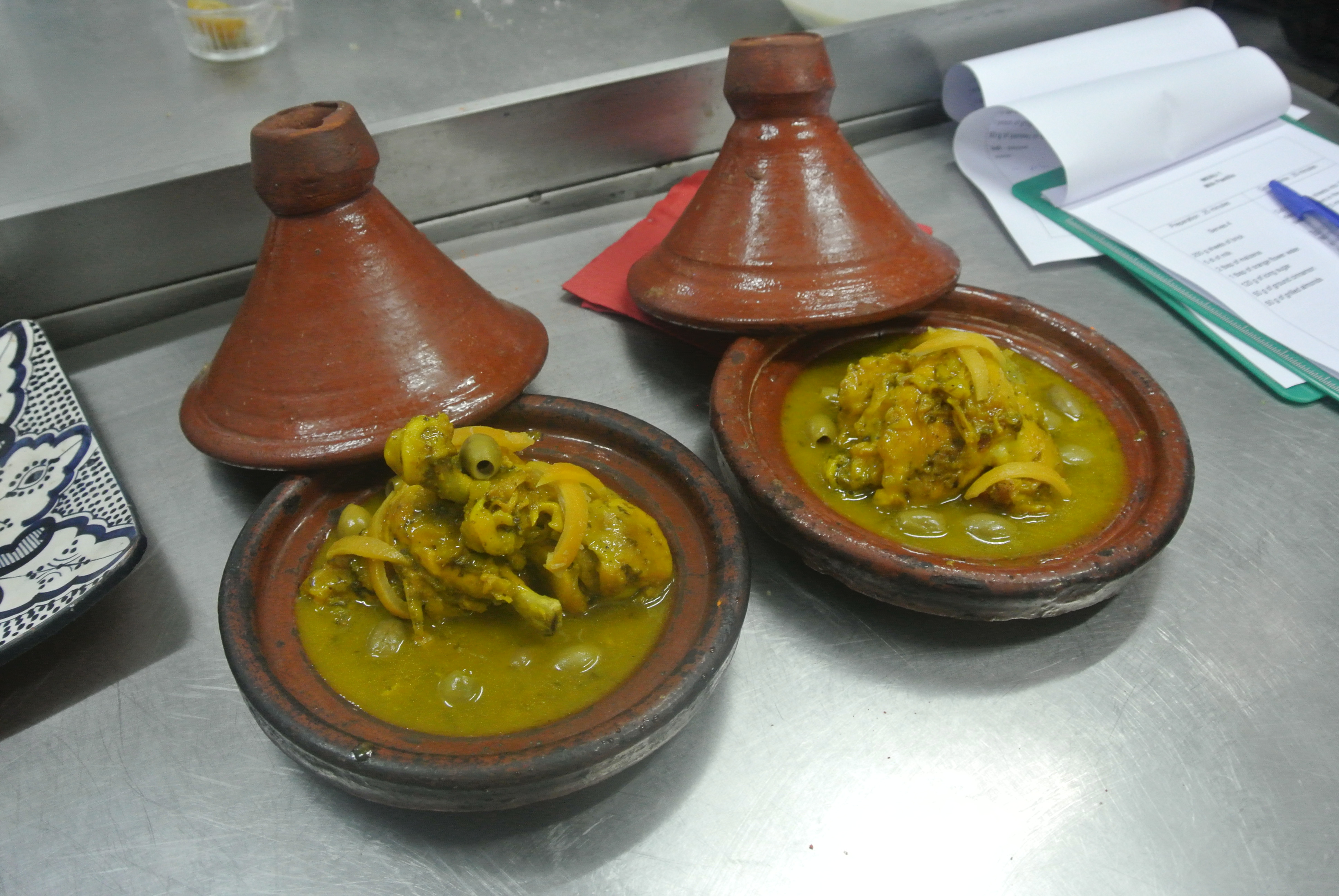 paspoort ga sightseeing graven Recept: Marokkaanse Tajine met kip, citroen en olijven | REISJERIJK.EU